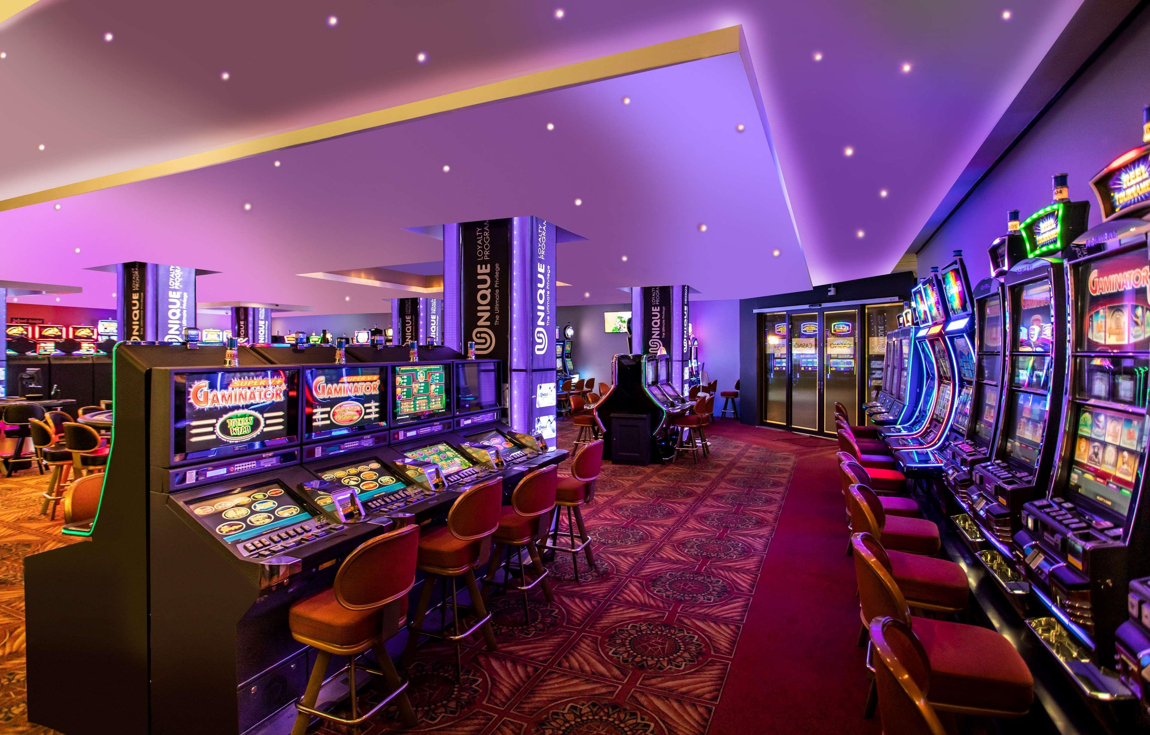 Avani Windhoek Hotel & Casino Экстерьер фото