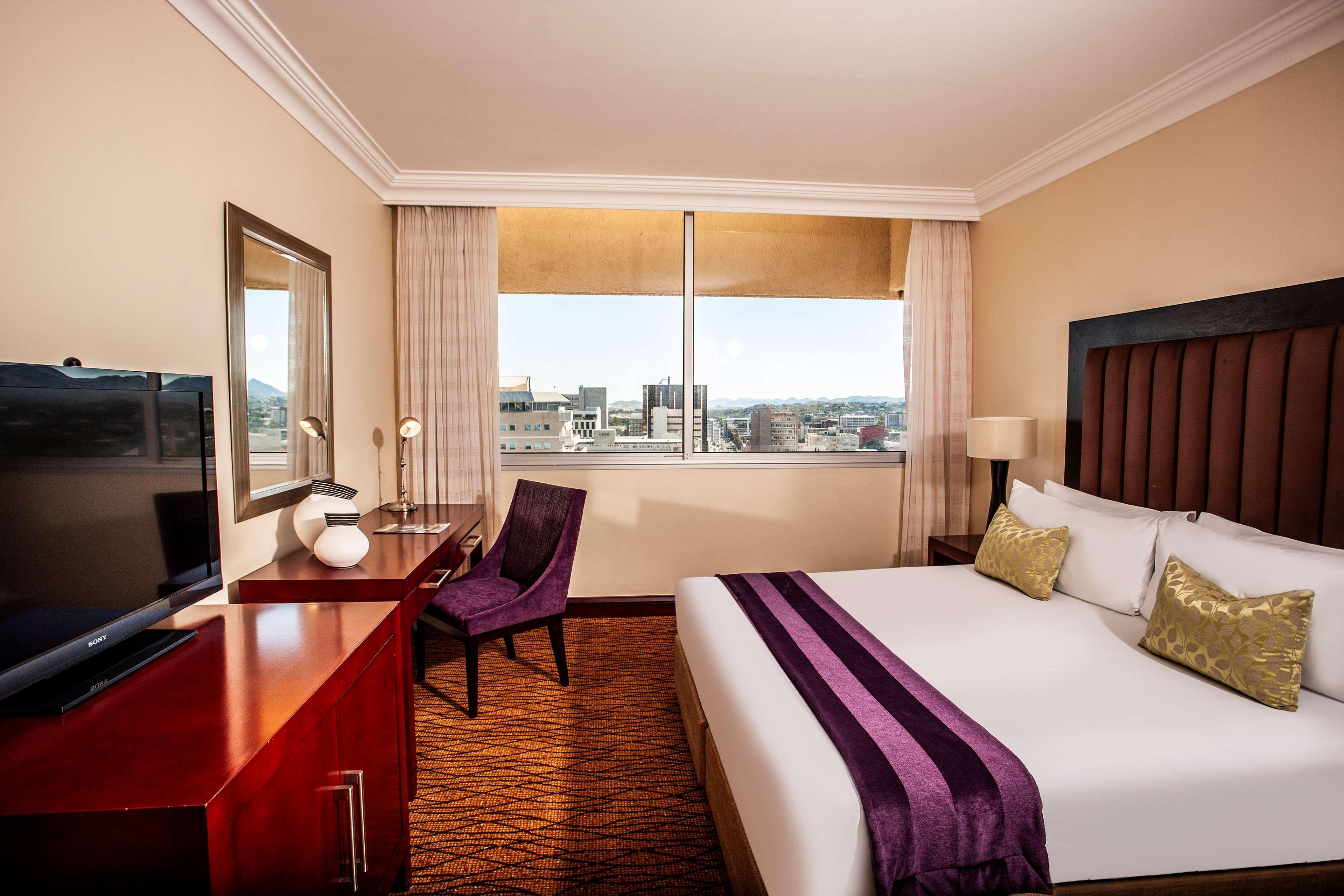 Avani Windhoek Hotel & Casino Экстерьер фото