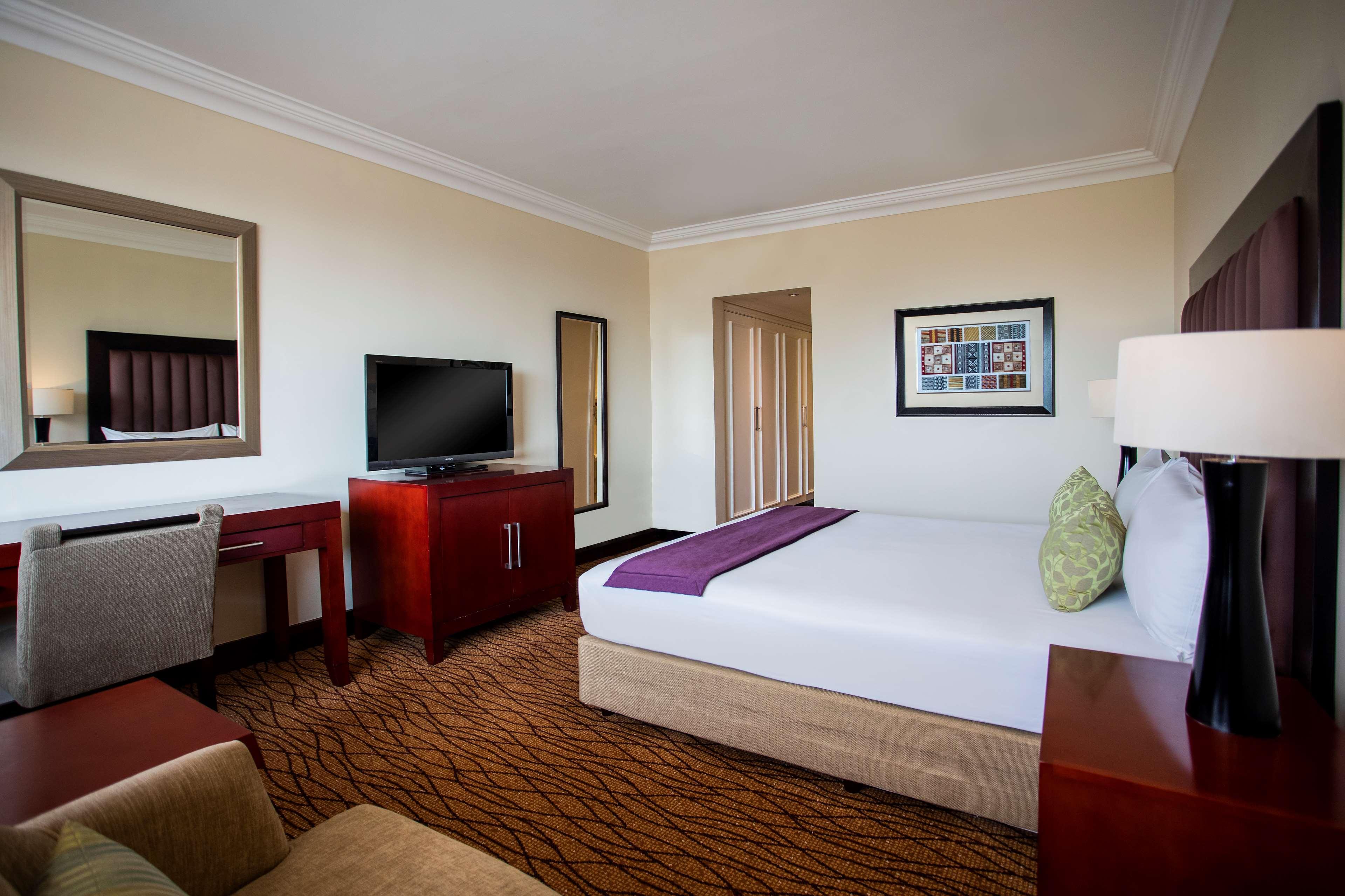 Avani Windhoek Hotel & Casino Экстерьер фото