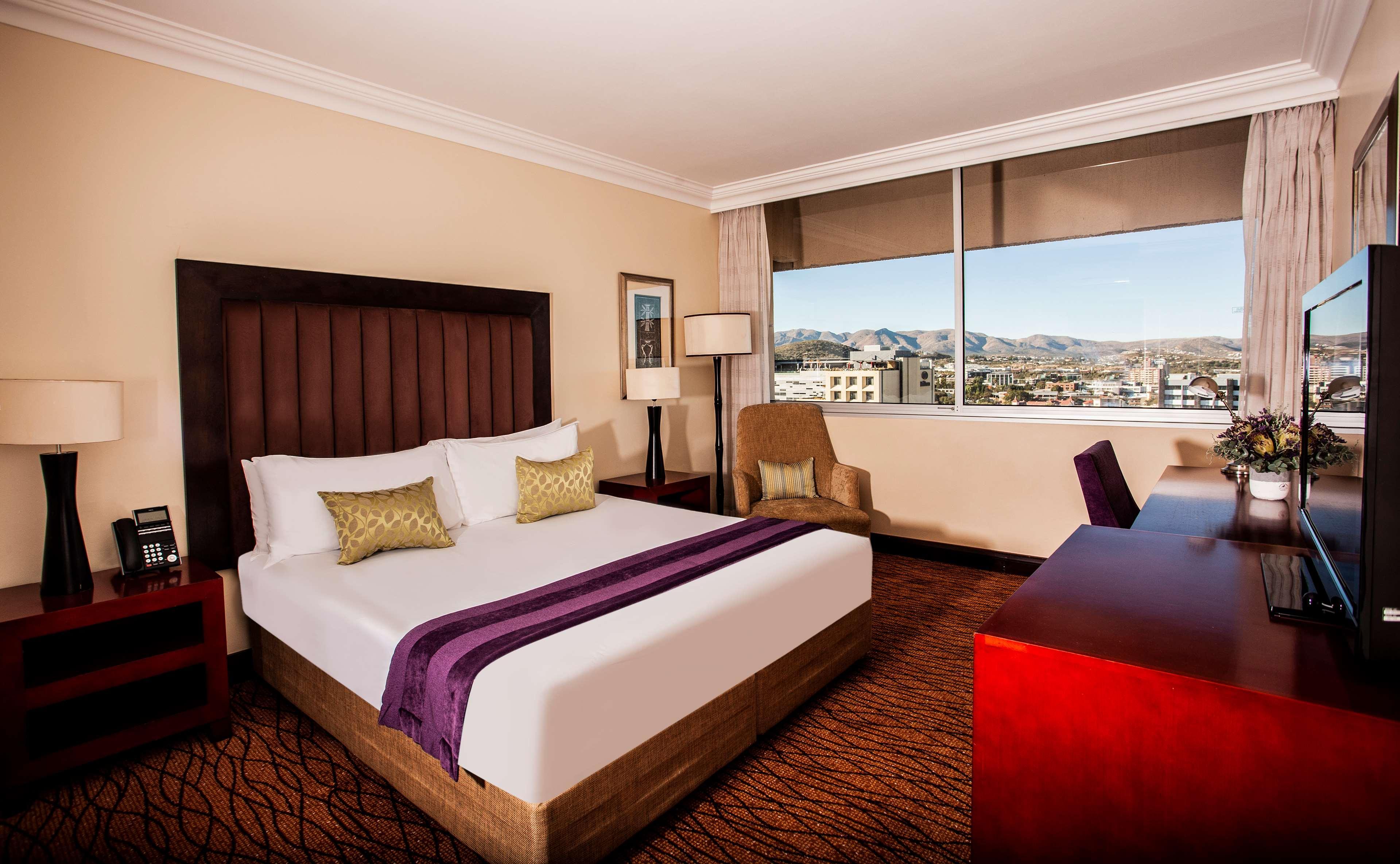 Avani Windhoek Hotel & Casino Экстерьер фото